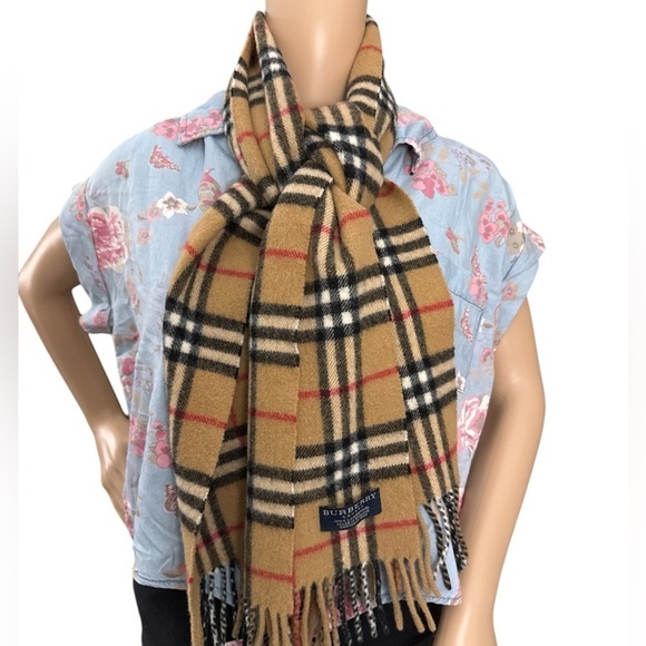 Burberry Scarf 100% Lambswool - Picture 1 of 8